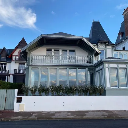 Bagatelle, 8 Personnes Front De