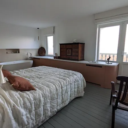 Bagatelle, 8 Personnes Front De Houlgate