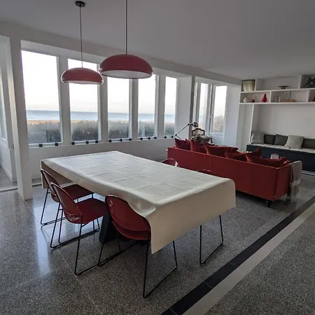 Bagatelle, 8 Personnes Front De