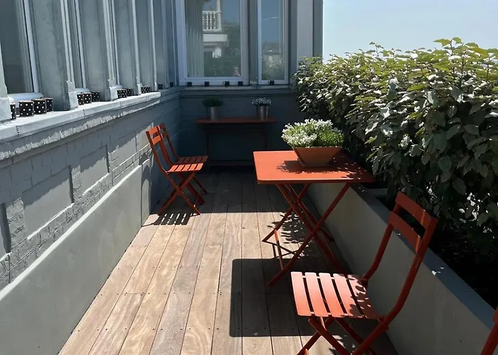 Bagatelle, 8 Personnes Front De Villa *