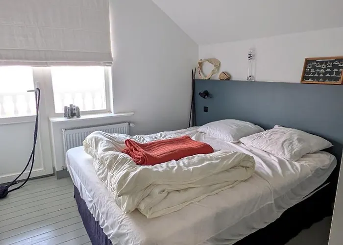 Bagatelle, 8 Personnes Front De Villa